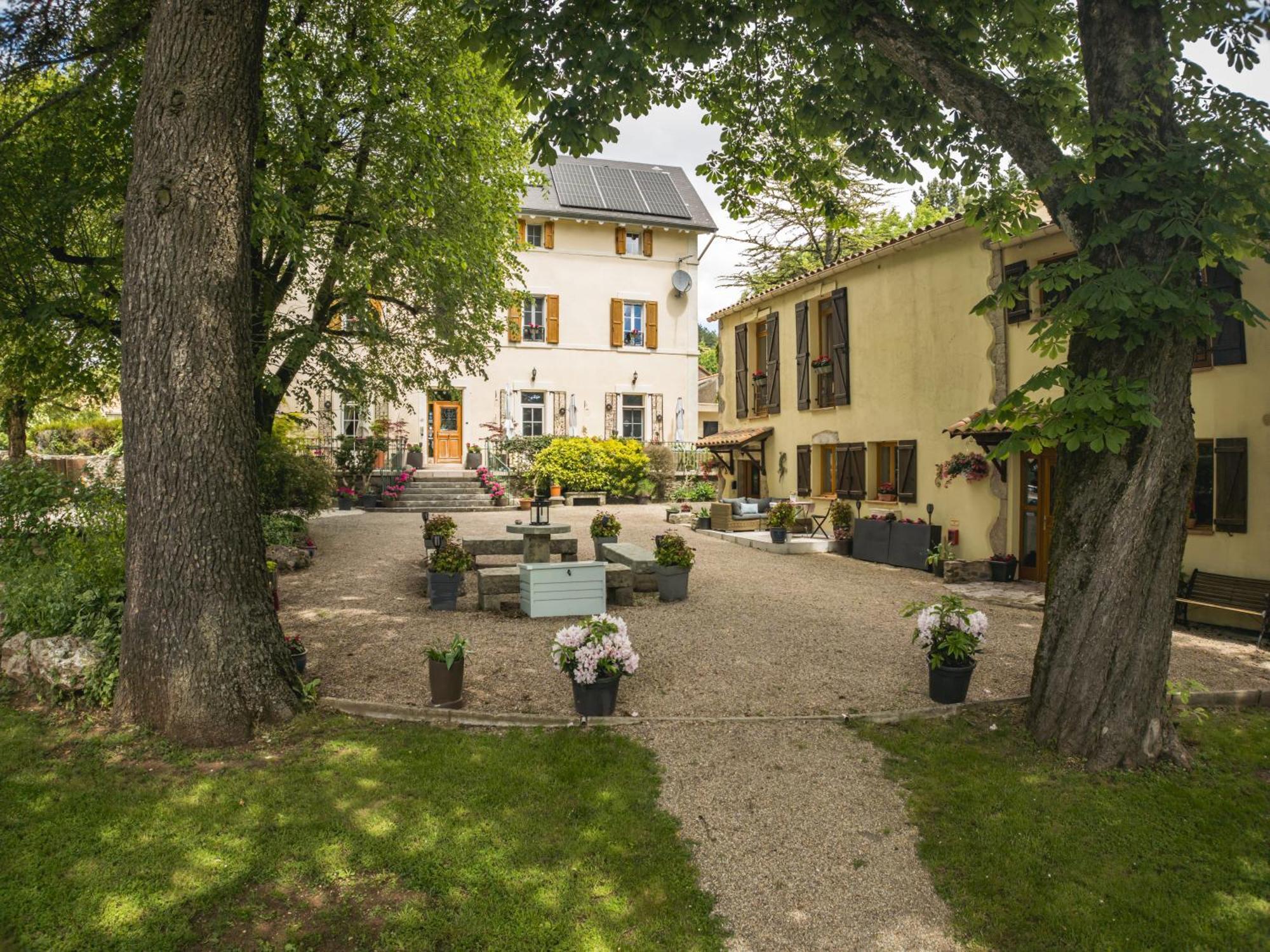 Gites Du Caylar - Chambres Et Appartments Le Caylar Exterior photo